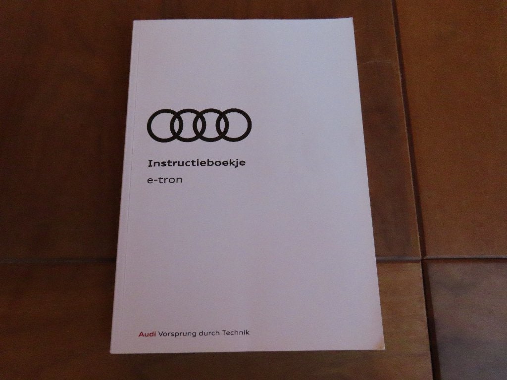Instructieboek Audi e-tron 2019, als nieuw!, Auto diversen, Ophalen of Verzenden