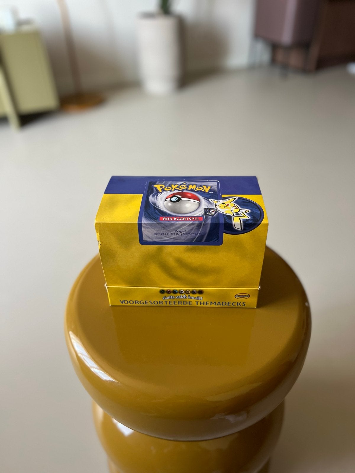 Pokemon Base Set Theme Deck display box DUTCH 1999 Pikachu, Ophalen of Verzenden, Zo goed als nieuw, Speeldeck