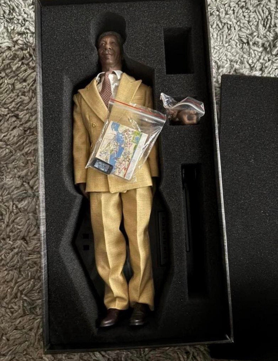1/6 figuur Morgan Freeman / Lucius Fox (Batman) - GIAO Toys, Verzamelen, Ophalen of Verzenden, Zo goed als nieuw, Actiefiguur of Pop