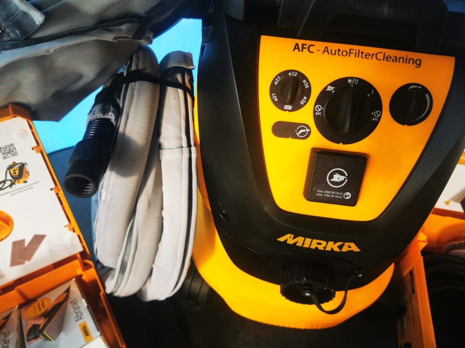 Foto 4 van Mirka schuurmachines  Leros met Stofzuiger 1230 M AFC