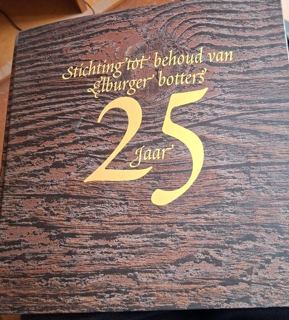 25 Jaar Stichting tot behoud van Elburger botters, Ophalen of Verzenden, Zo goed als nieuw, Carla Kühne en Willem van Norel, Nederland