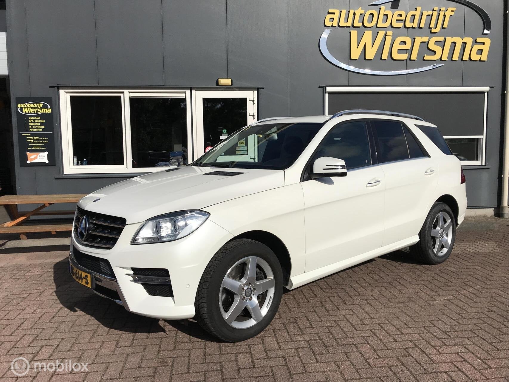 Mercedes M-klasse 400 Camera, Trekhaak, keyless, softclose, Auto's, Gebruikt, Bedrijf, Vierwielaandrijving, 129 €/maand