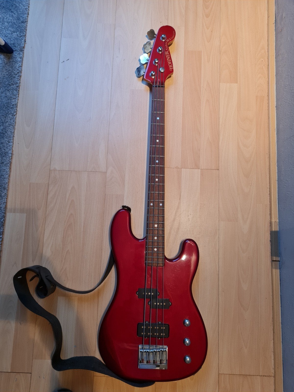 Vintage Hohner Arbor Series Basgitaar - Rood, Ophalen, Gebruikt, Elektrisch