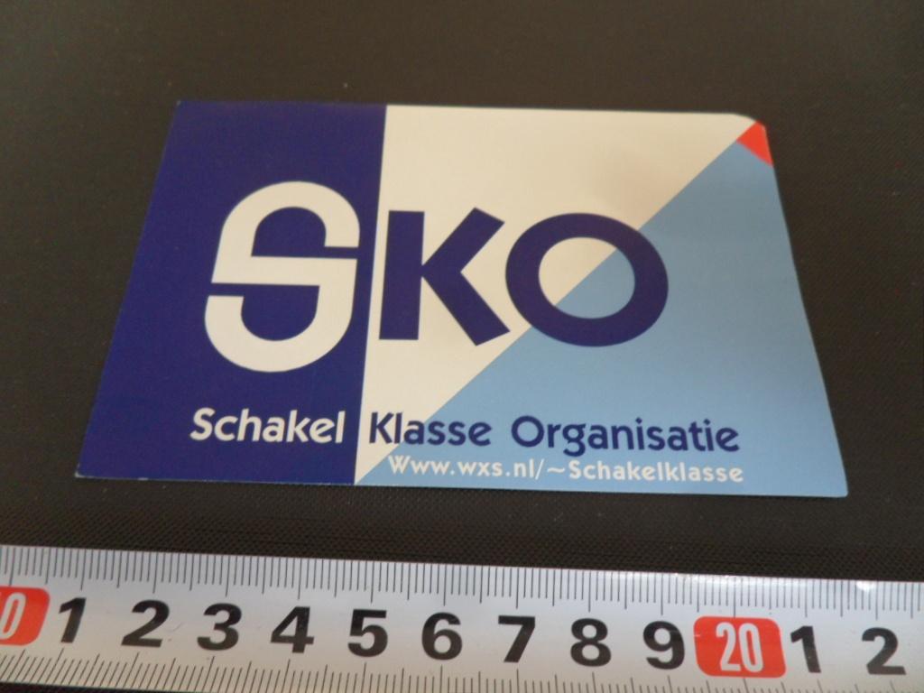 sticker SKOm Schakel Klasse Organisatie, Verzamelen, Stickers, Ophalen, Zo goed als nieuw