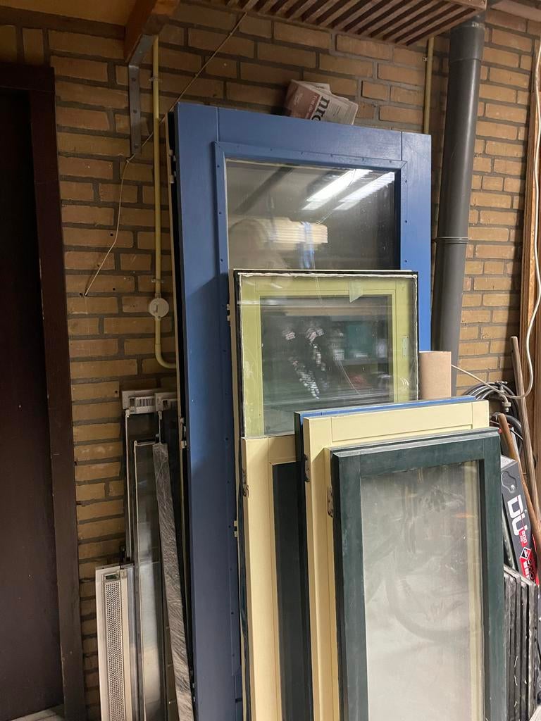 3 Buitendeuren en 5 raamkozijen, Doe-het-zelf en Verbouw, Deuren en Horren, Ophalen, Gebruikt, Buitendeur, 200 tot 215 cm
