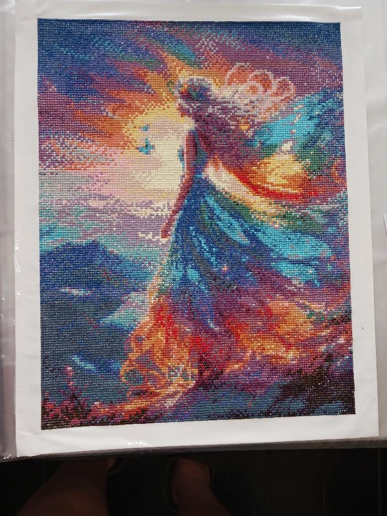 Afgewerkte diamond painting "Vrouw (fee) bij zonsondergang", Nieuw, Meerkleurig, Ophalen of Verzenden, Kunststof
