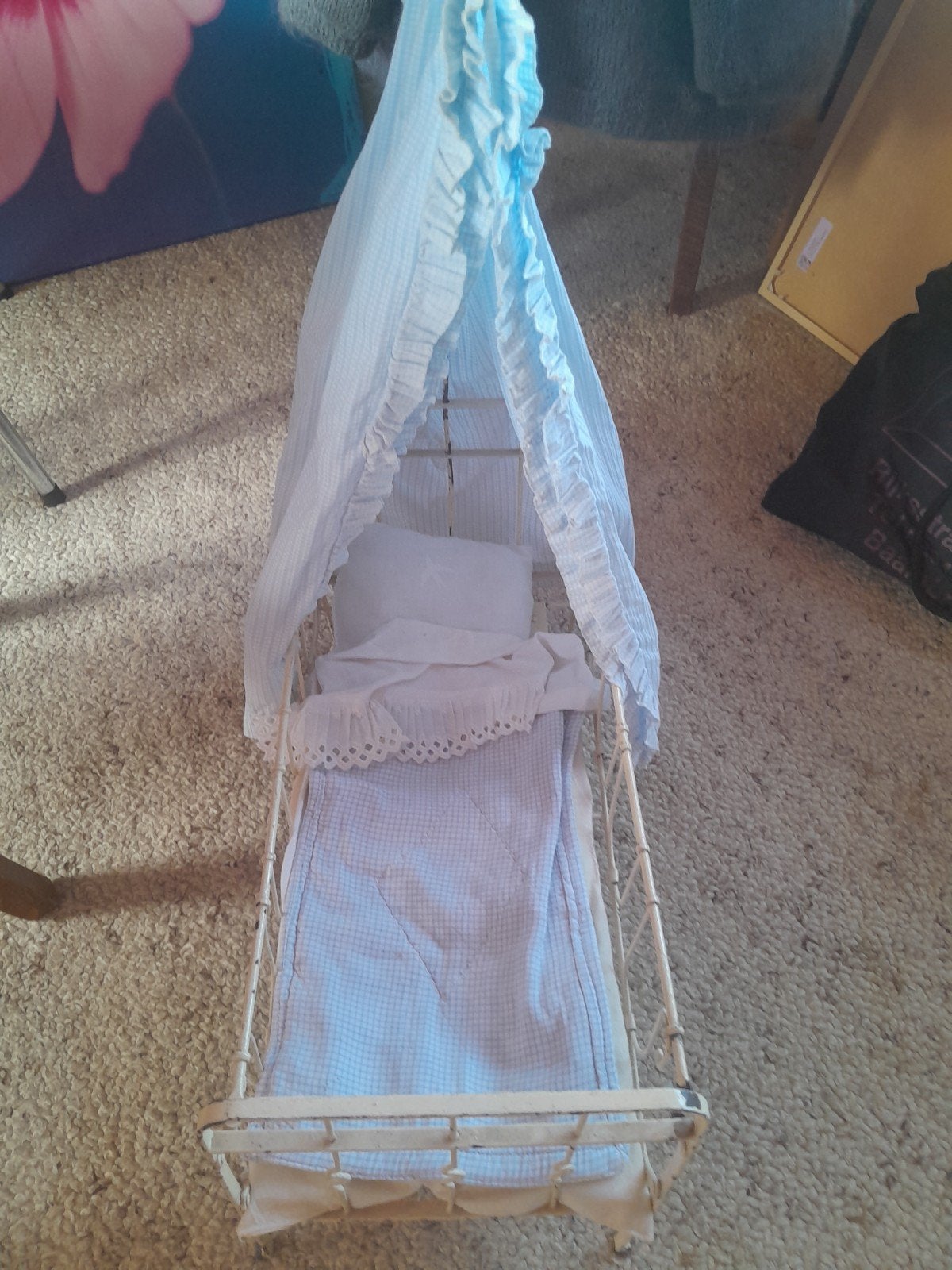 Vintage poppenbedje met hemeltje en beddengoed, Ophalen