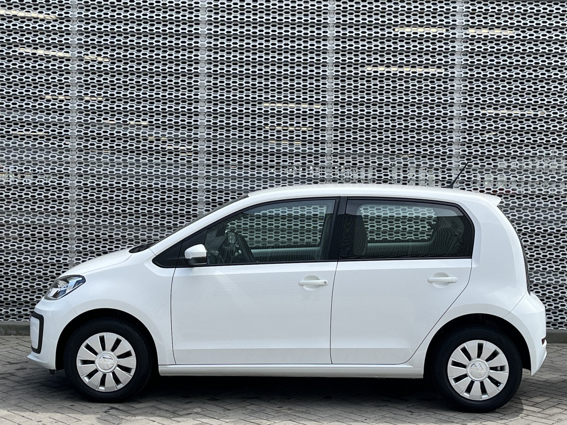 Volkswagen up! 1.0 / Airco / DAB / P4, Voorwielaandrijving, 12 maanden, Stof, Gebruikt