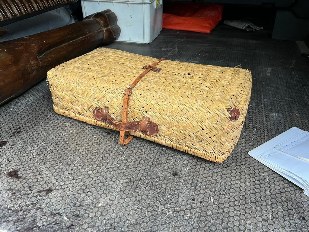 Antiek rieten koffertje, Huis en Inrichting, Woonaccessoires | Schalen en Manden, Gebruikt, Mand, Ophalen of Verzenden, Riet
