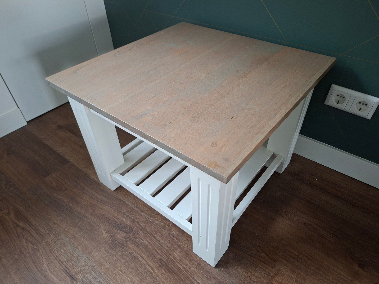 Salontafel met houten blad en wit onderstel, Huis en Inrichting, Tafels | Salontafels, Ophalen, Gebruikt, 50 tot 100 cm, Vierkant
