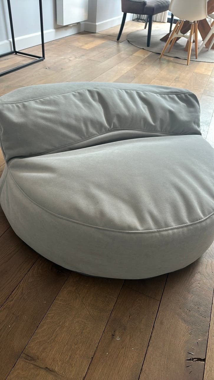 Fluwele zitzak/loveseat, Huis en Inrichting, Ophalen, Zo goed als nieuw, Grijs