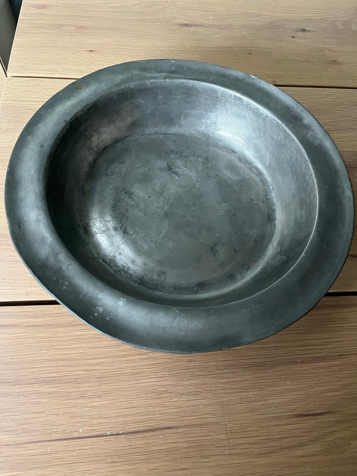 Robuuste tinnen schaal met kwaliteitsstempel (90% tin), Antiek en Kunst, Antiek | Tin, Ophalen