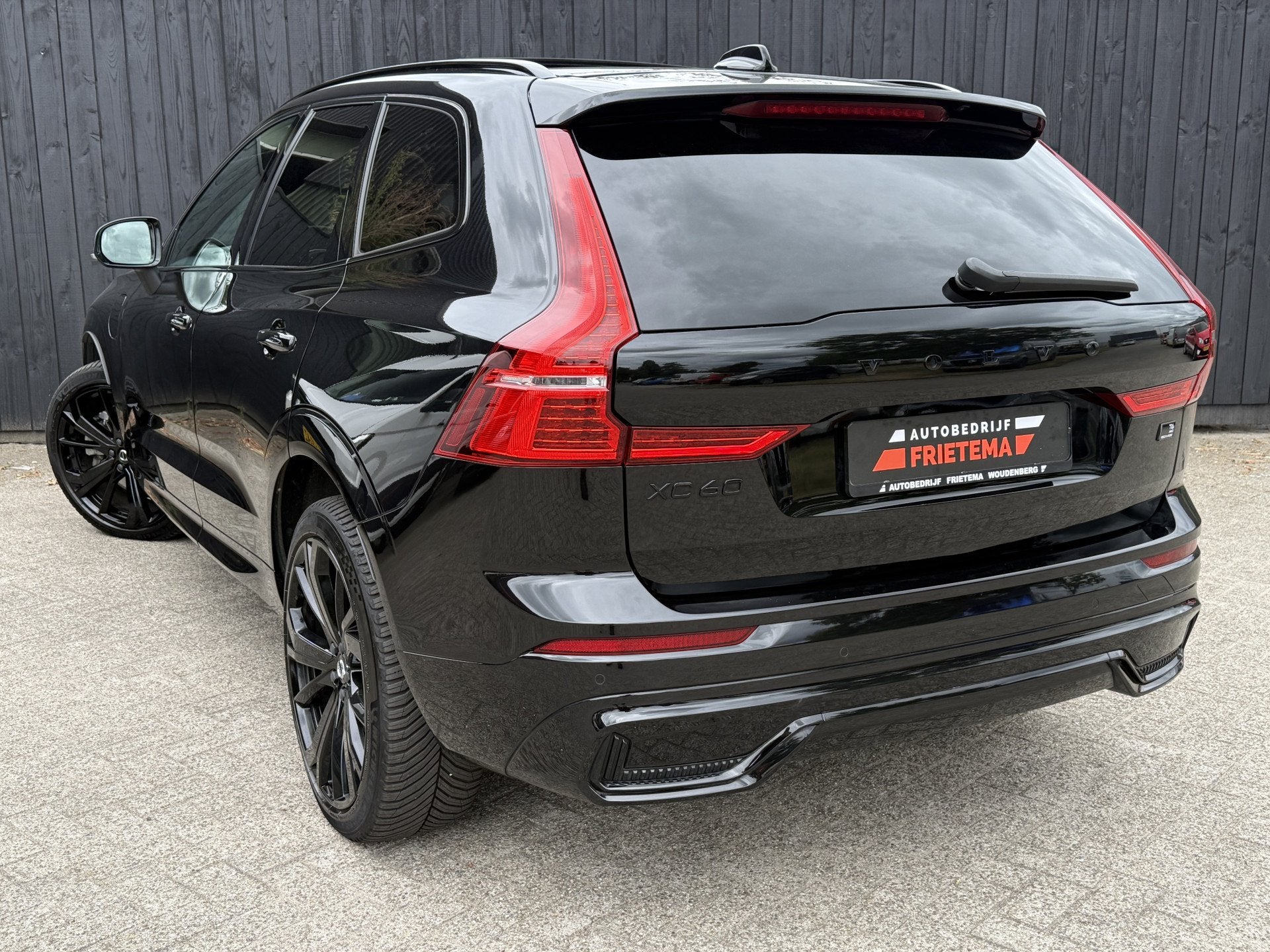 Volvo XC60 2.0 T6 Plug-in hybrid AWD Plus Black Edition, Auto's, Volvo, Automaat, 12 maanden, Gebruikt, 4 cilinders
