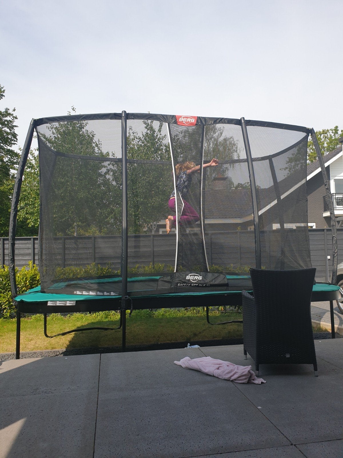 Prachtige grote BERG trampoline 410x250 cm, Kinderen en Baby's, Speelgoed | Buiten | Trampolines, Ophalen of Verzenden, Gebruikt