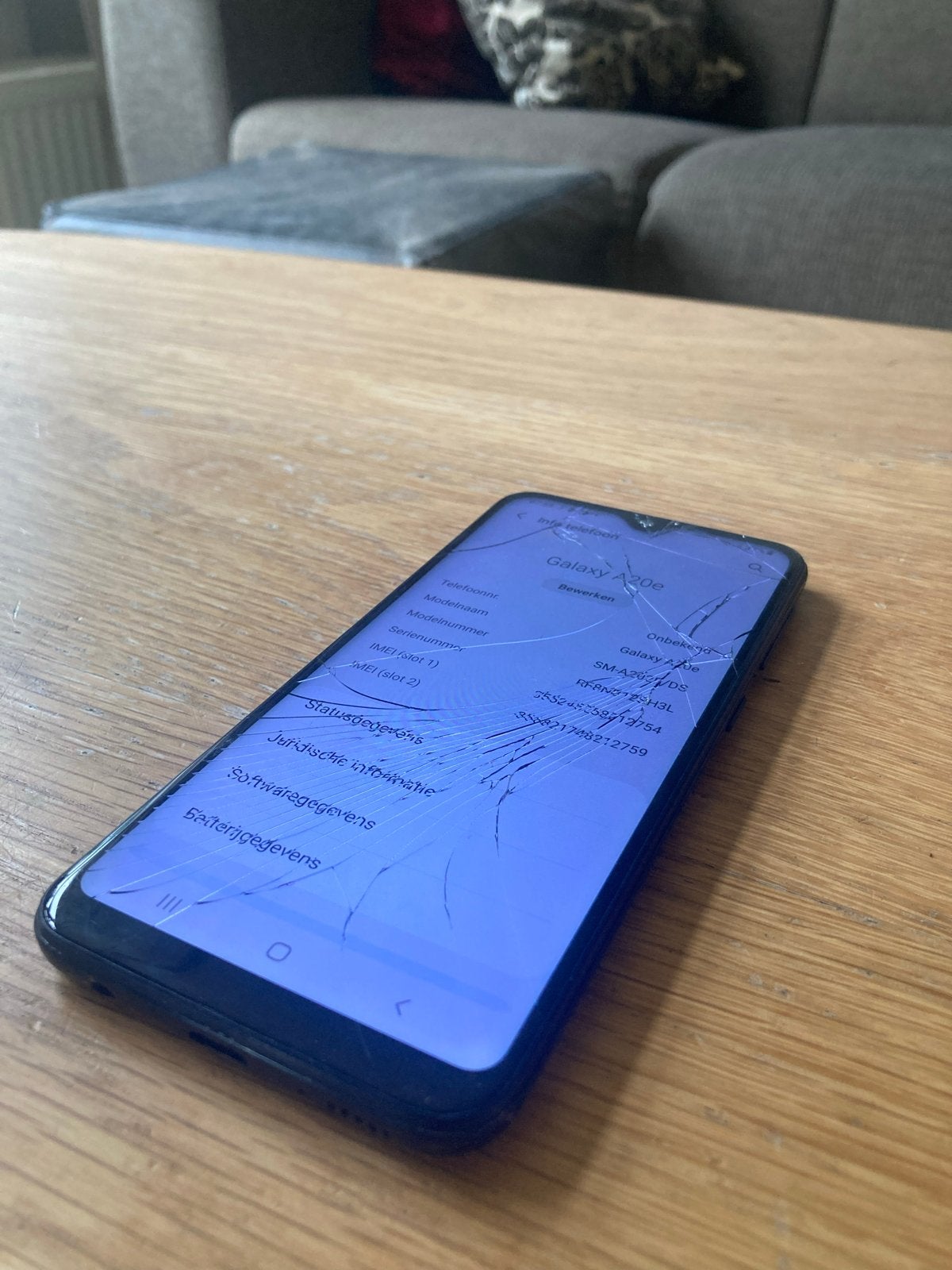 Samsung A20e 64GB Android 11 - Scherm barstjes, werkt perfec, Telecommunicatie, Mobiele telefoons | Samsung, Gebruikt, Zwart, Ophalen of Verzenden