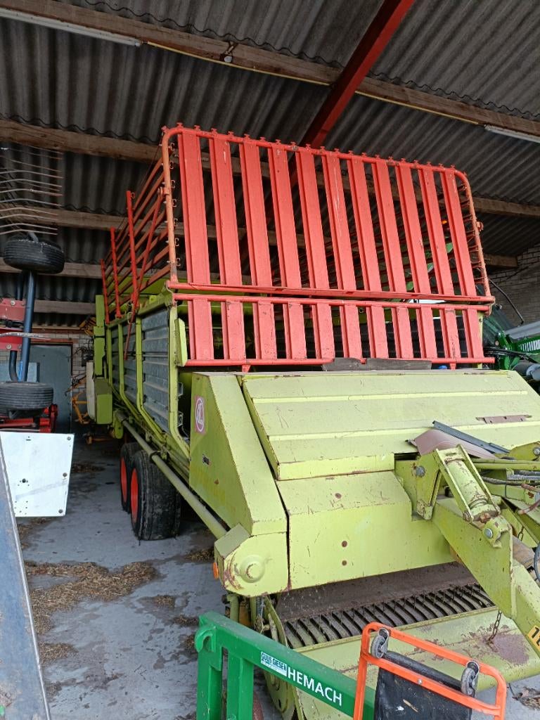 Claas opraapwagen stalvoeren dwarsafvoerband, Ophalen, Oogstmachine
