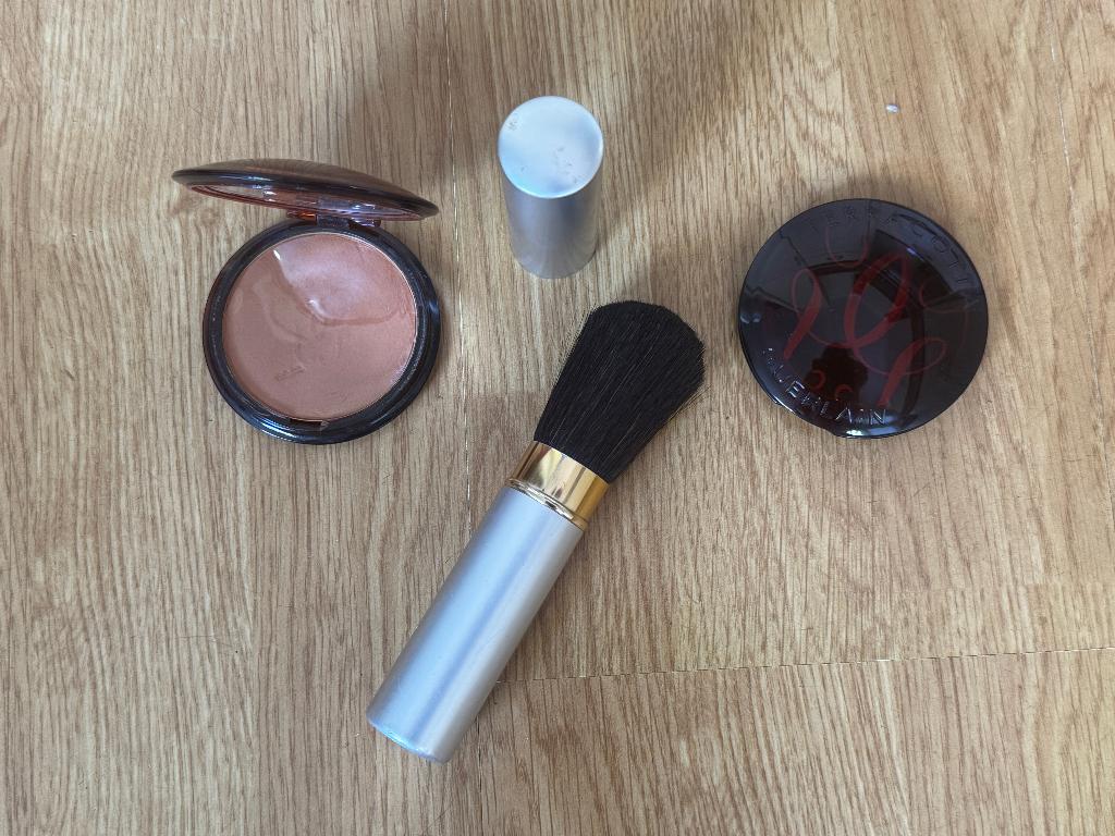 Make -up Grote poederkwast 1 x gebruikt, Ophalen of Verzenden, Zo goed als nieuw, Gehele gezicht, Toebehoren