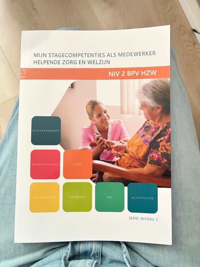 stage boek helpende zorg en welzijn, Ophalen of Verzenden, Zo goed als nieuw, Overige niveaus