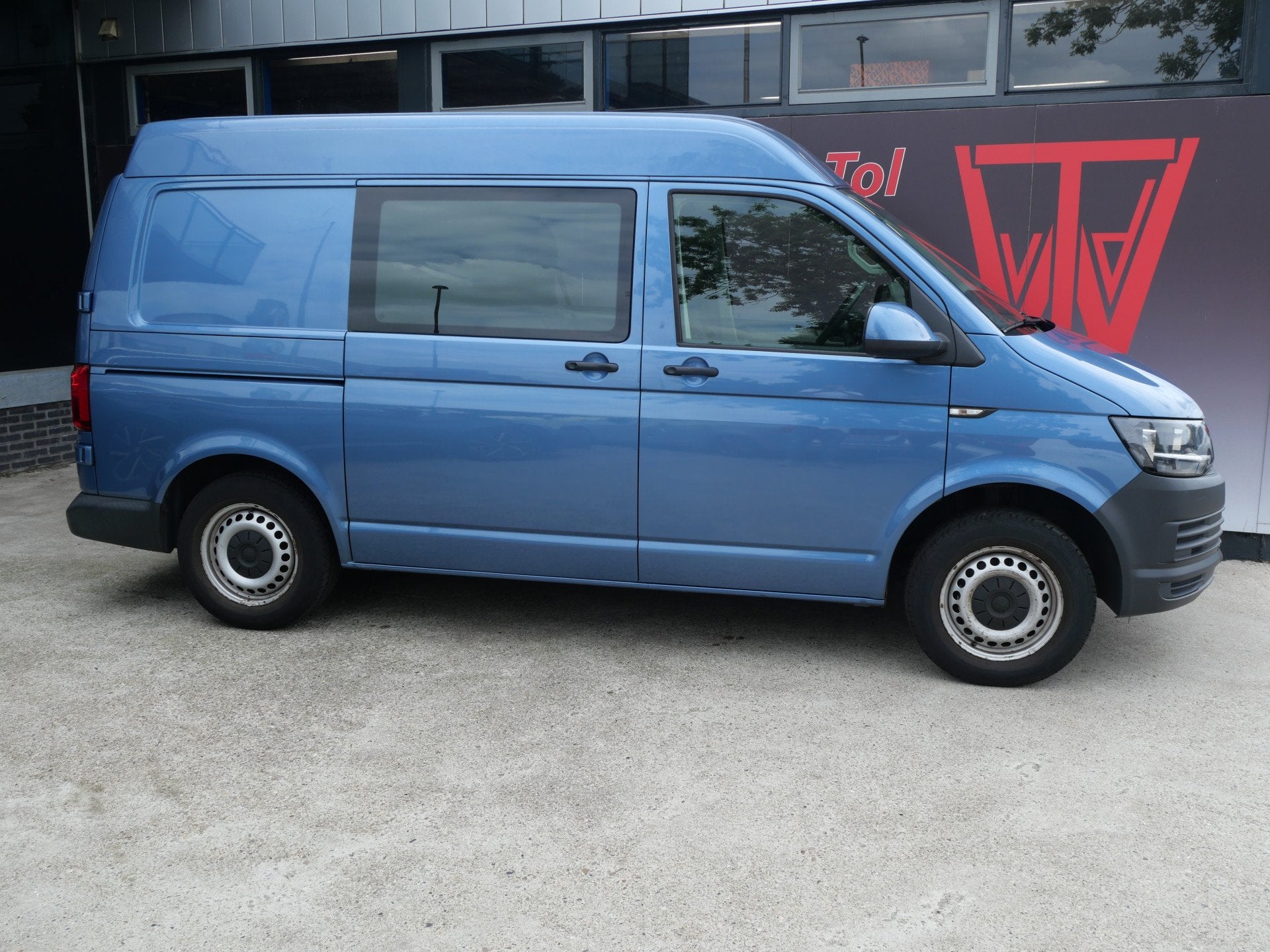 Volkswagen Transporter 2.0 TDI L1H2 TRENDLINE | ROLSTOEL BUS, Euro 5, Stof, Gebruikt, Zwart