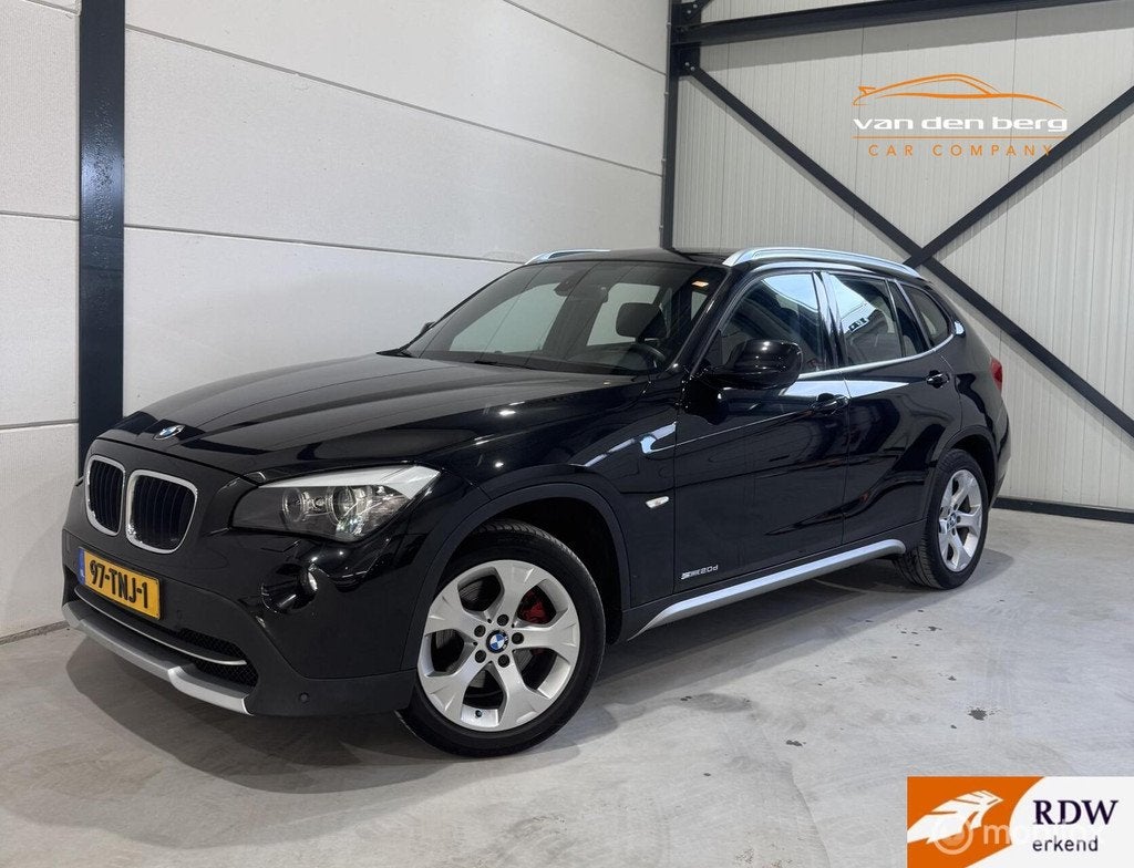 BMW X1 sDrive20d Business Climate-en Cruise Control Pano T.H, Auto's, BMW, Euro 5, Achterwielaandrijving, Zwart, Zwart