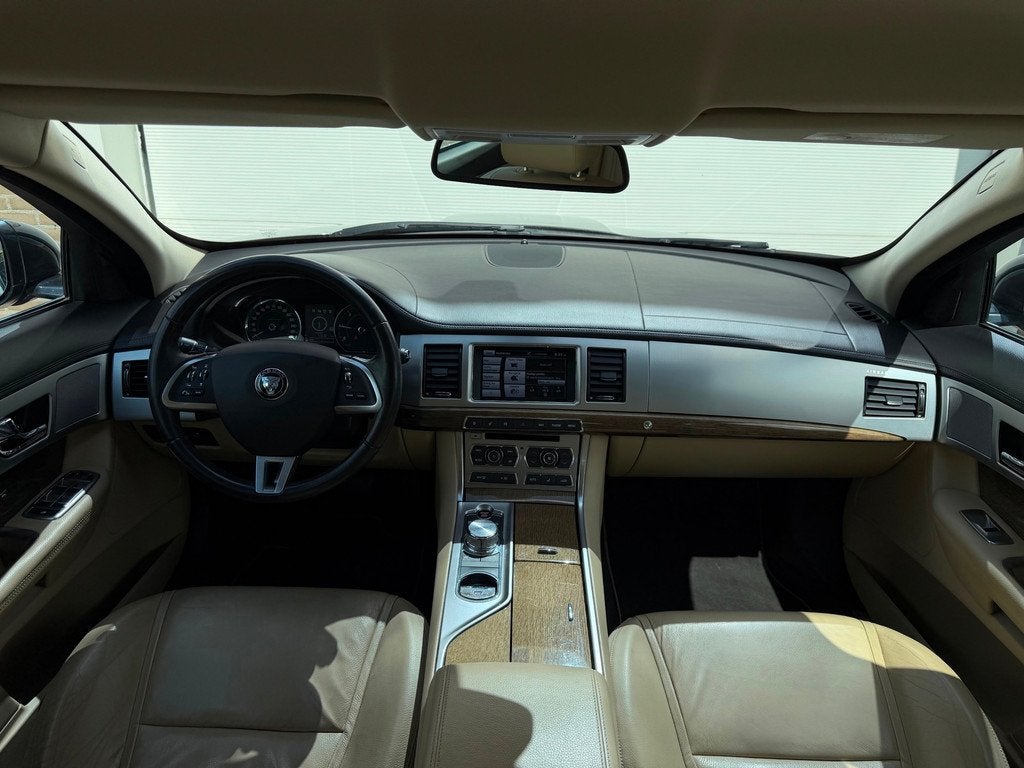 Jaguar XF 2.2D |Camera|Trekhaak|Keyless|Climate|Navigatie|BT, Auto's, Jaguar, Automaat, Euro 5, Achterwielaandrijving, Beige