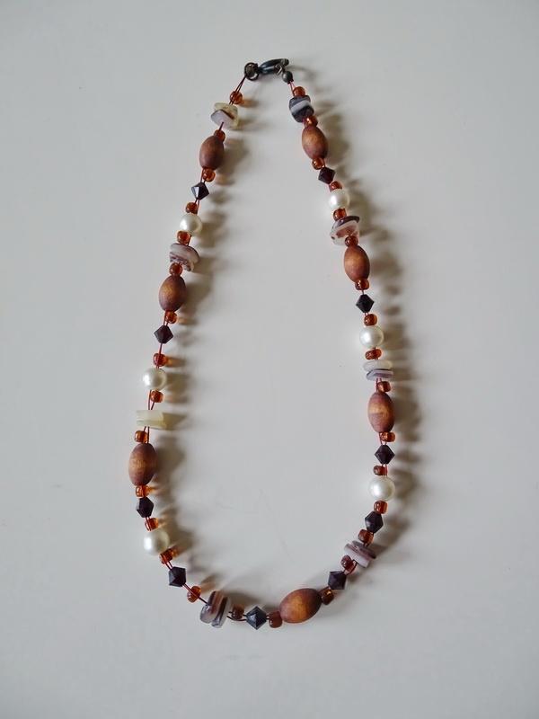 Ketting met verschillende soorten kraaltjes, Ophalen of Verzenden, Gebruikt, Bruin, Overige materialen