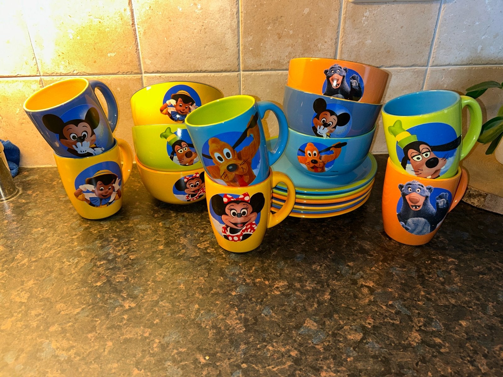 Disney Servies Set: Mokken, Kommen en Borden met Figuren, Ophalen, Overige merken, Keramiek, Zo goed als nieuw