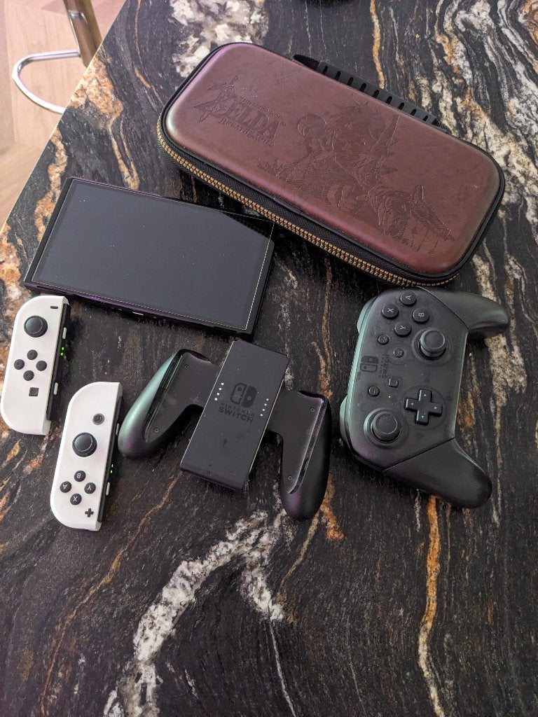 Nintendo switch oled met alle excessories, Ophalen of Verzenden, Refurbished, Met 2 controllers, Switch OLED