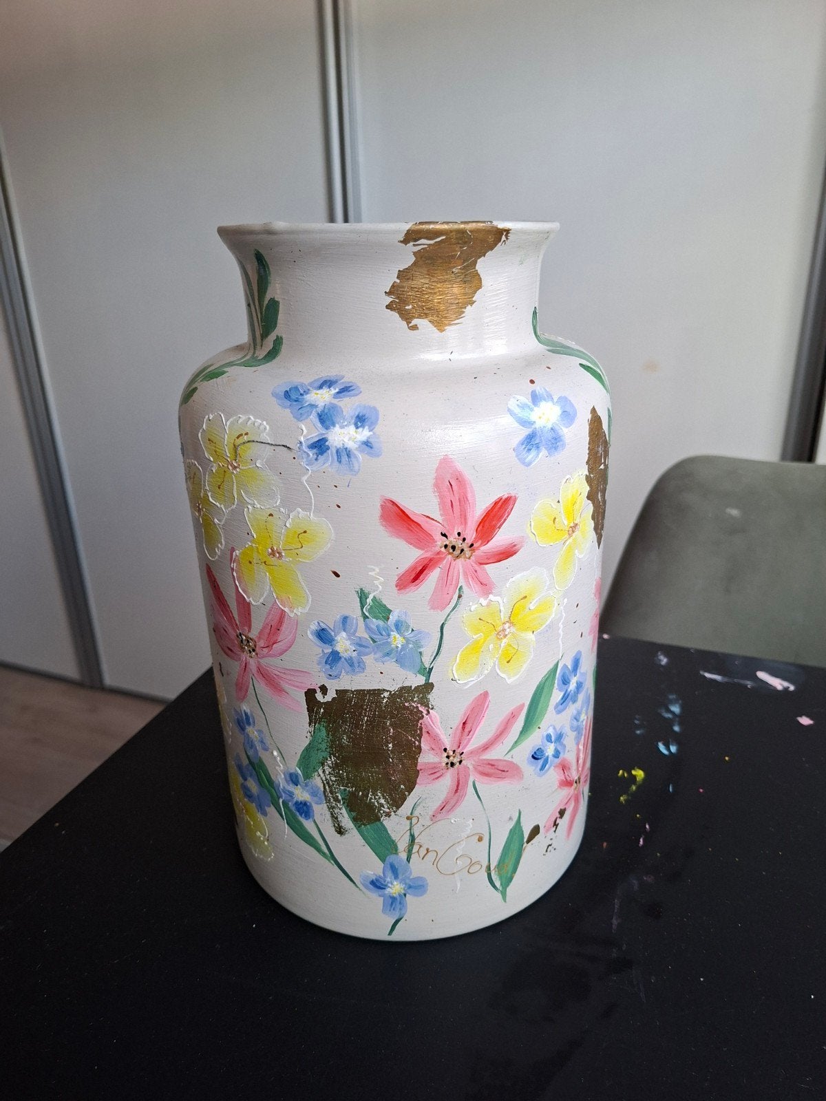 Handgeschilderde vaas met bloemenmotief, Ophalen