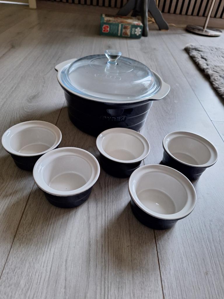 Pyrex schaal met kleine schaaltjes, Ophalen of Verzenden