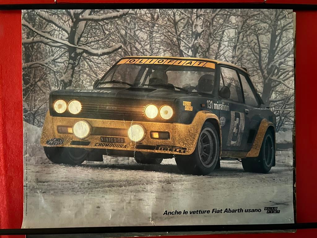 Fiat Aberth 131 Mirafiori poster is 48 cm hoog 50 cm breed, Gebruikt, Rechthoekig Liggend, Ophalen of Verzenden, Sport
