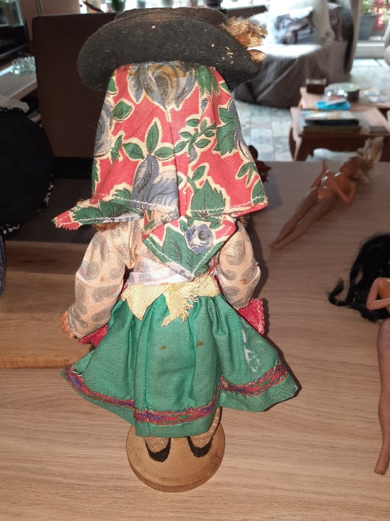 Trachten pop vintage klederdracht, Verzamelen, Poppen, Ophalen of Verzenden, Zo goed als nieuw, Pop