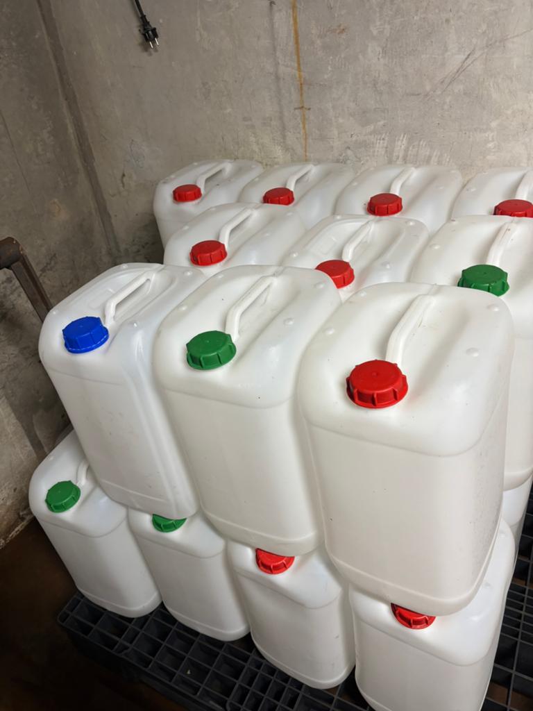 Jerrycan watervat un gekeurd, Tuin en Terras, Regentonnen, Minder dan 75 liter, Ophalen of Verzenden, Zo goed als nieuw