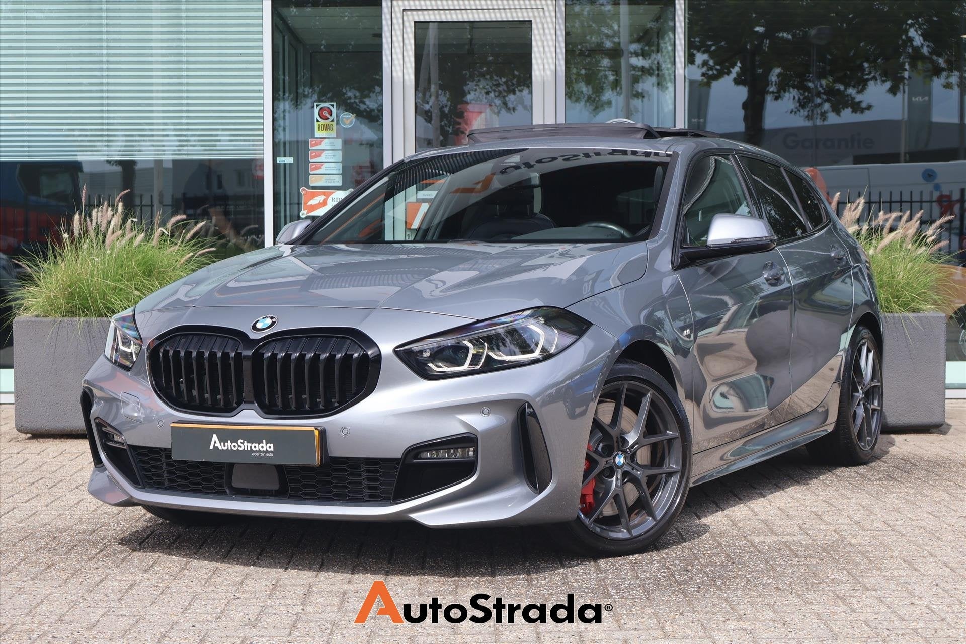 BMW 1-Serie (f40) 118i M-Sport | Pano | Shadow | Leder | Har, Dealer onderhouden, 136 pk, Gebruikt, Met garantie (alle)