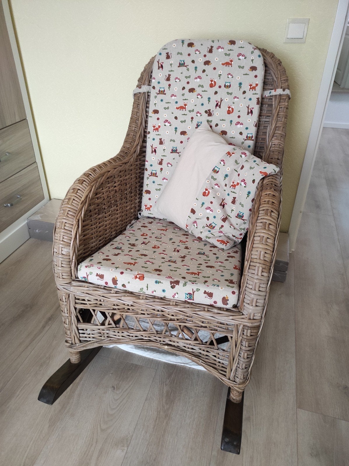 rotan schommelstoel, Kinderen en Baby's, Kinderkamer | Tafels en Stoelen, Ophalen, Gebruikt, Stoel(en)
