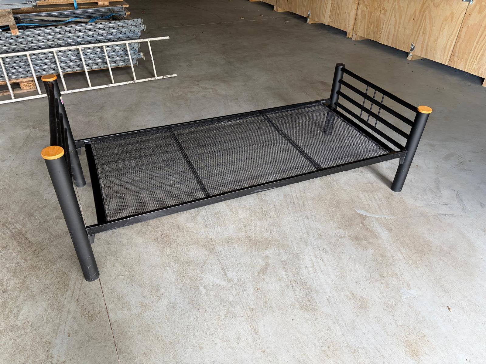 Bedframe staal. (210x90), Huis en Inrichting, Slaapkamer | Bedden, Ophalen, Gebruikt, 90 cm, Eenpersoons