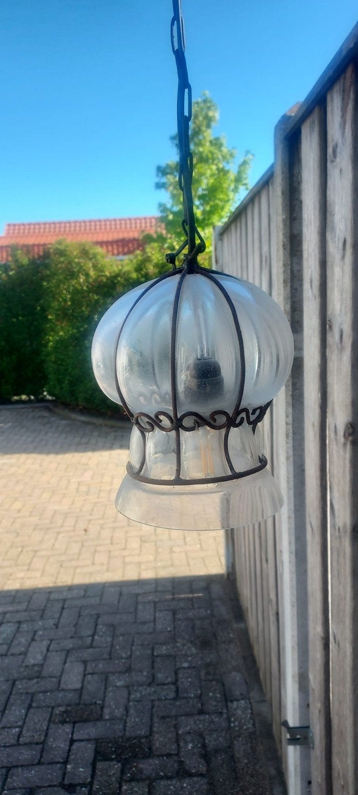 Vintage hanglamp met glazen kap en metalen frame, Ophalen, Gebruikt, Vintage, E27 (groot)