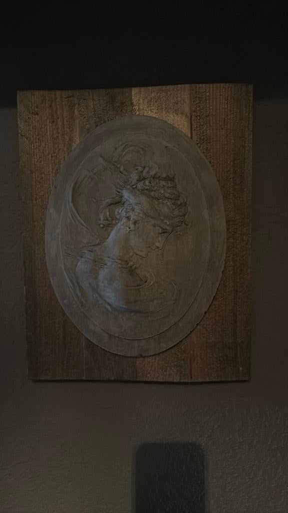 Borstbeeld op oude houten planken, Huis en Inrichting, Ophalen, Zo goed als nieuw