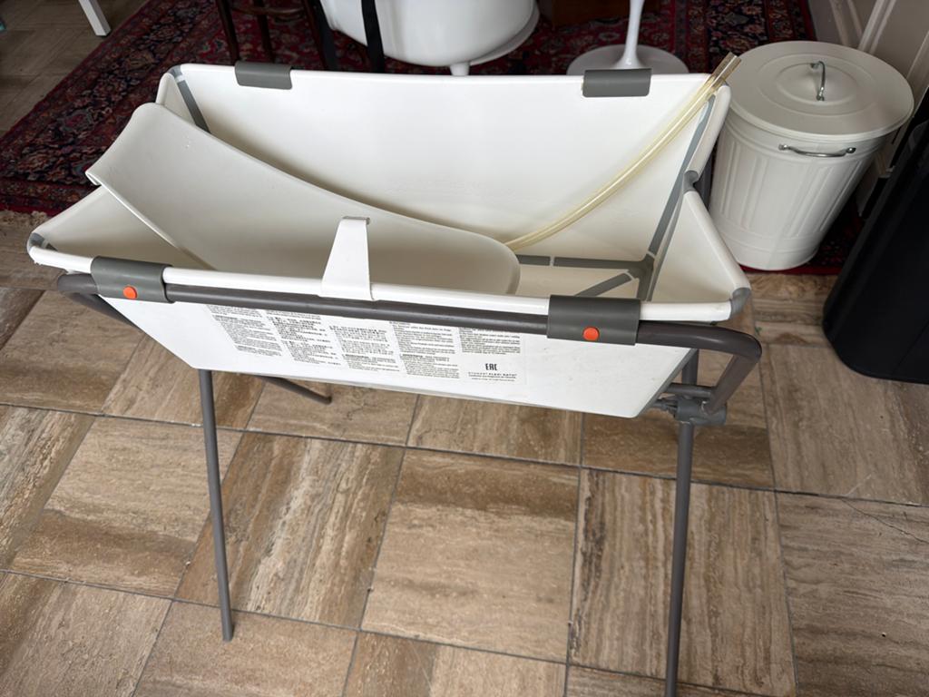 Babybadje stokke flexi bath met standaard en baby inzet, Kinderen en Baby's, Badjes en Verzorging, Zo goed als nieuw, Badje, Standaard