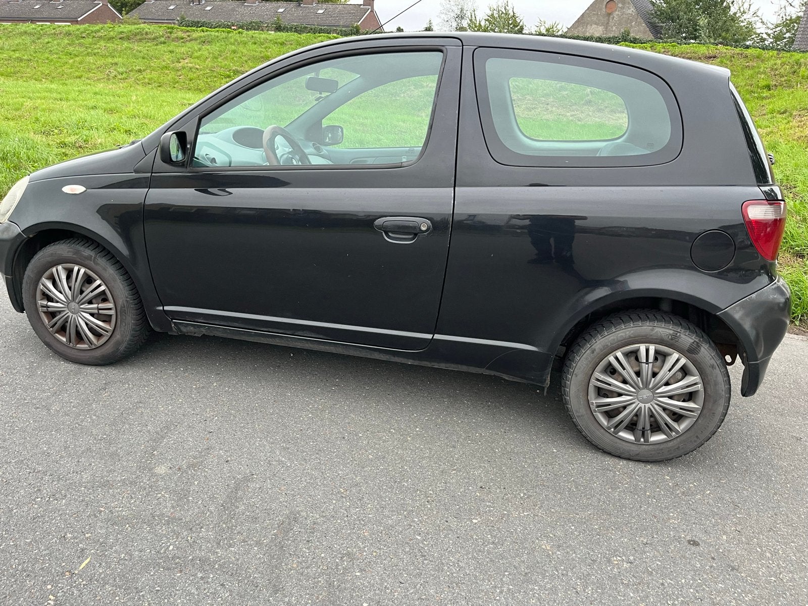 Toyota Yaris 1.0 16V 3DR Linea Luna 2002 Zwart, Voorwielaandrijving, 4 cilinders, 400 kg, Origineel Nederlands