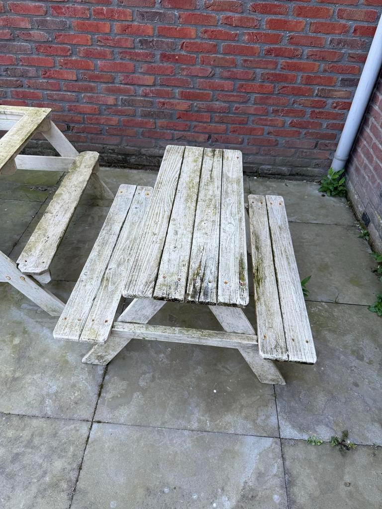 Twee gebruikte kinderpicknicktafels - opknapper, Tuin en Terras, Picknicktafels, Gebruikt, Rechthoekig, Hout, Ophalen