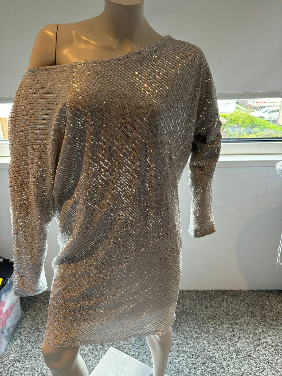 Zilverkleurige paiettten jurk maat xl, Kleding | Dames, Overige kleuren, ., Maat 46/48 (XL) of groter, Ophalen of Verzenden