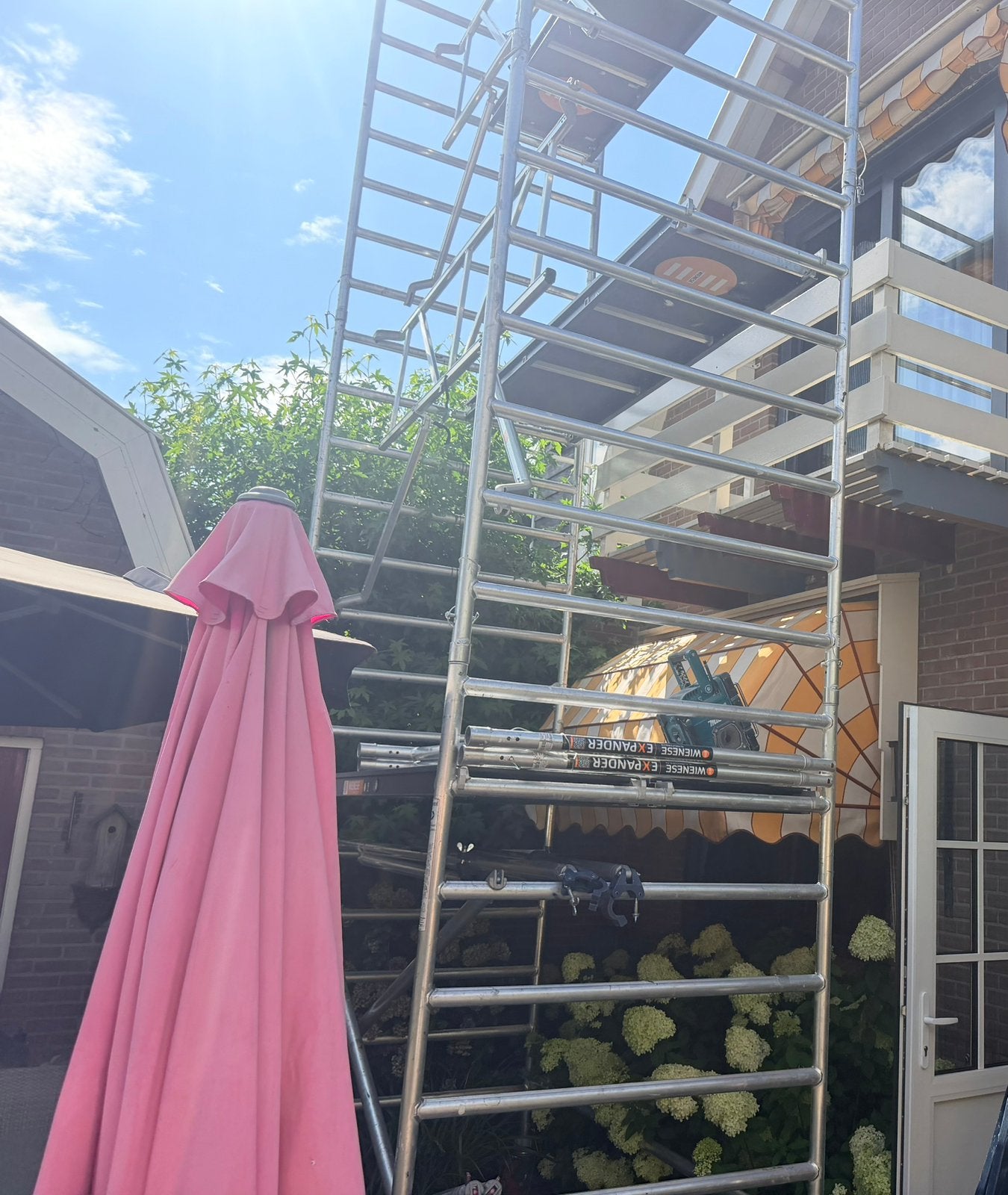 2 jaar oude steiger ligt gewicht, Ophalen, Zo goed als nieuw, Rolsteiger of Kamersteiger, 5 meter of hoger