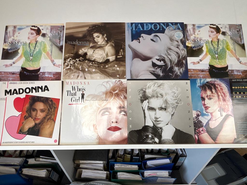 Madonna 7" singles en fotoboek - Jaren '80 collectie, Fotohoes, Ophalen of Verzenden, Gebruikt, 7 inch