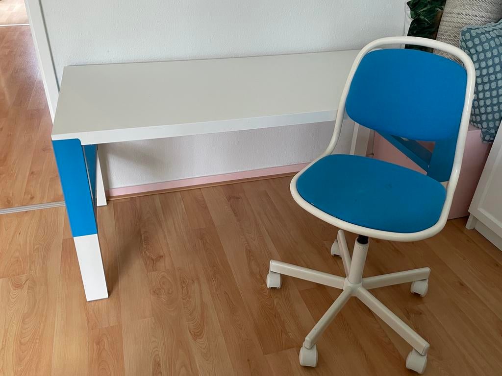 Kinder bureau met bureaustoel IKEA pahl, Ophalen of Verzenden, Zo goed als nieuw, Tafel(s) en Stoel(en)