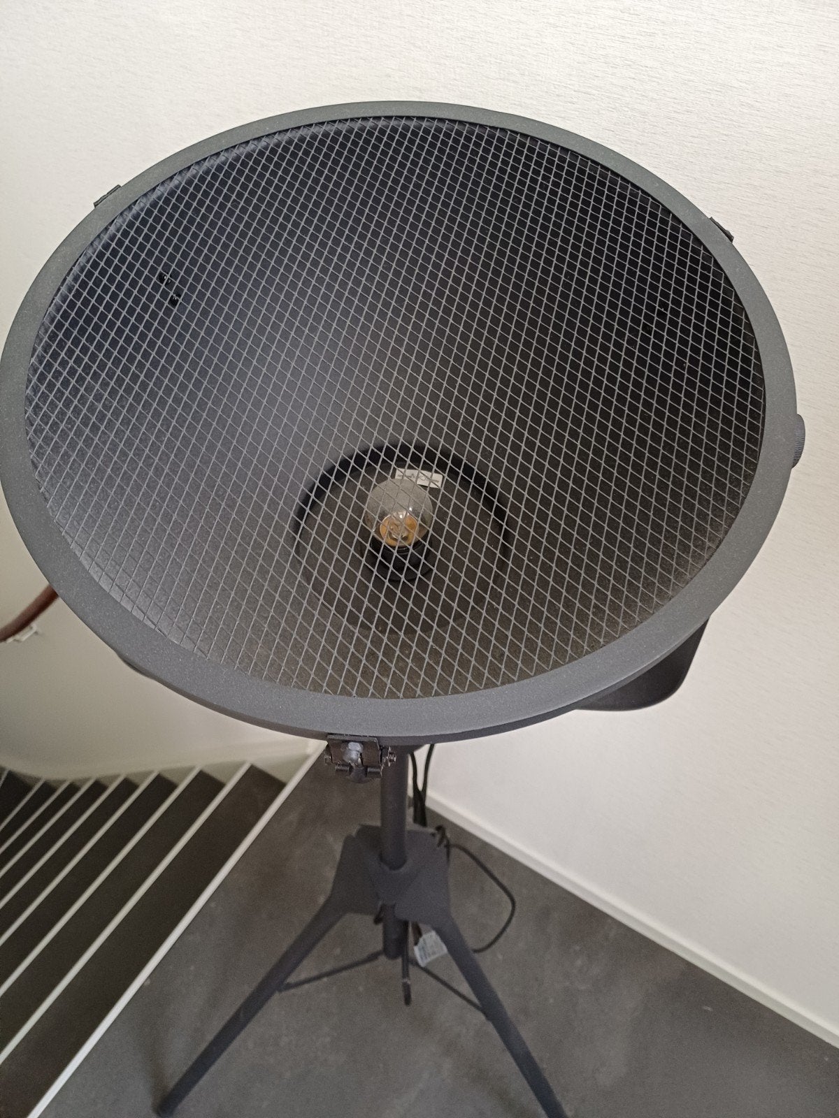 Grote zwarte vloerlamp / studiolamp op statief, Ophalen, Gebruikt, Industrieel, Modern, Metaal
