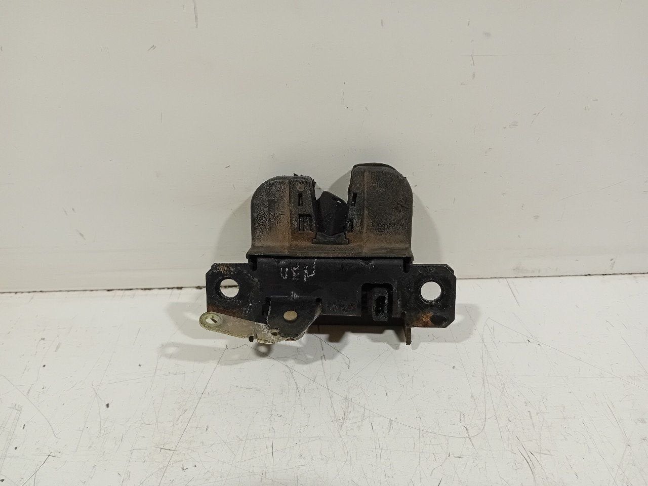 Slot mechaniek kofferdeksel achterklep Volkswagen Transporte, Onderdelen@venauto.nl, Van der Ven Autorecycling B.V., Gebruikt