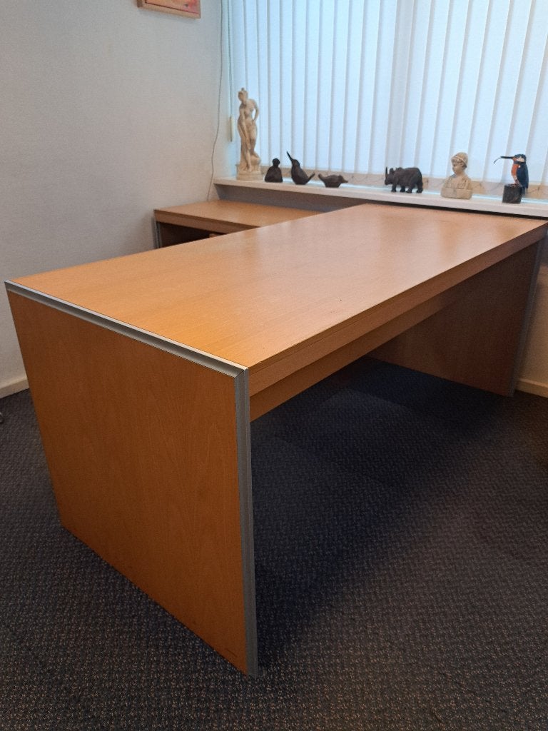 bureau, Ophalen, 160 cm, Gebruikt, Hout