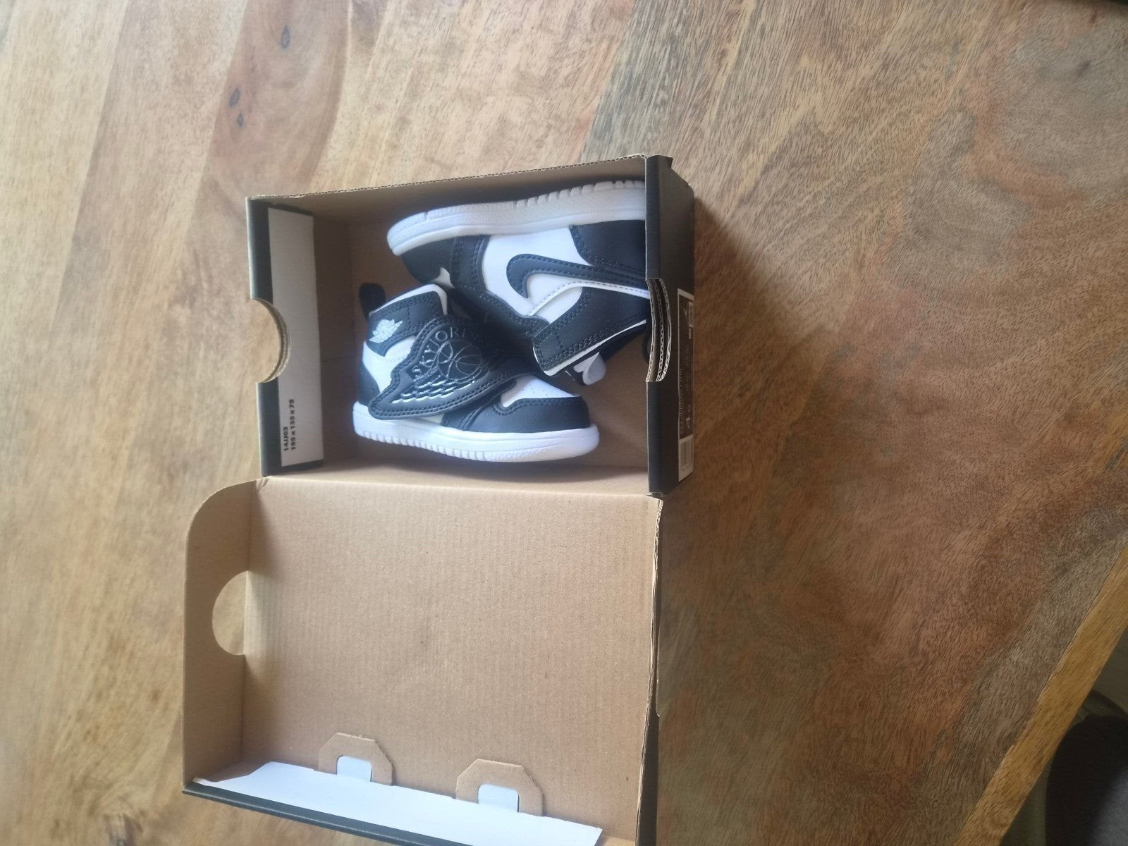 Nieuw! Nike Jordan Fly - Ongebruikt, Jongen of Meisje, Schoenen, Nieuw, Ophalen of Verzenden
