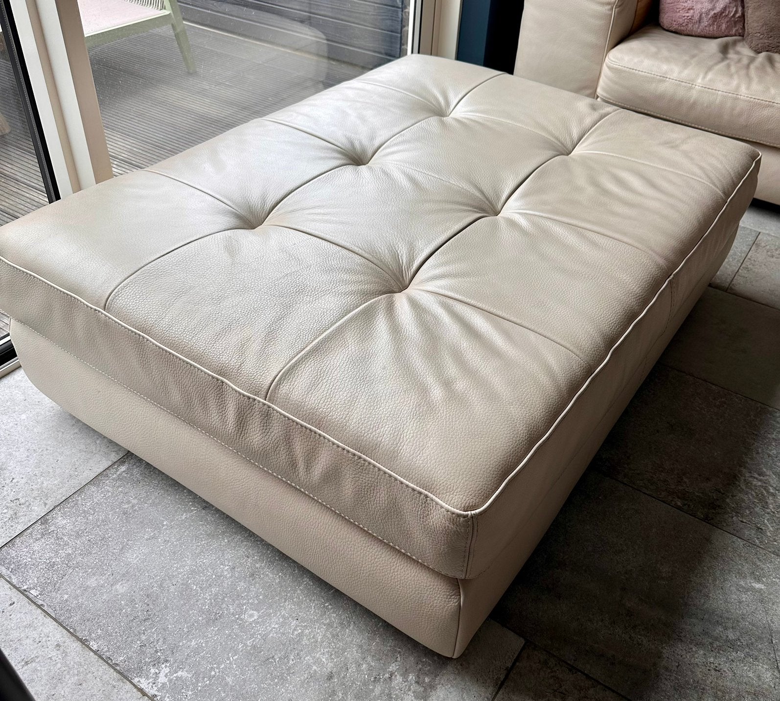 Natuzzi leren hocker 140x105x40, Huis en Inrichting, Banken | Voetenbanken en Poefen, Ophalen, Gebruikt, 125 cm of meer, Leer
